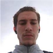 Joueur de football depuis une dizaine d'années et maintenant en licence STAPS souhaite transmettre mon amour de ce sport aux autres!